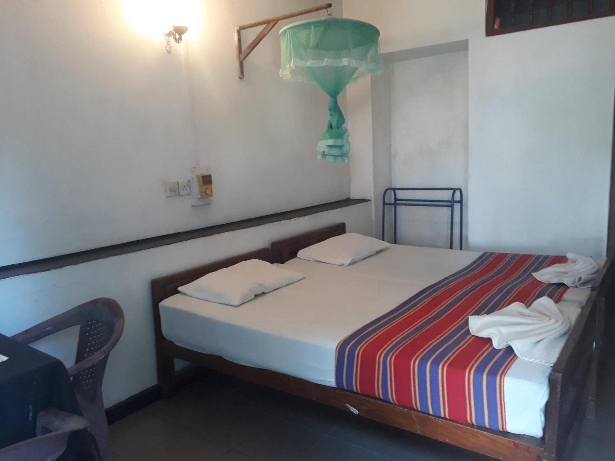 Drop Hostel Kandy Exteriör bild