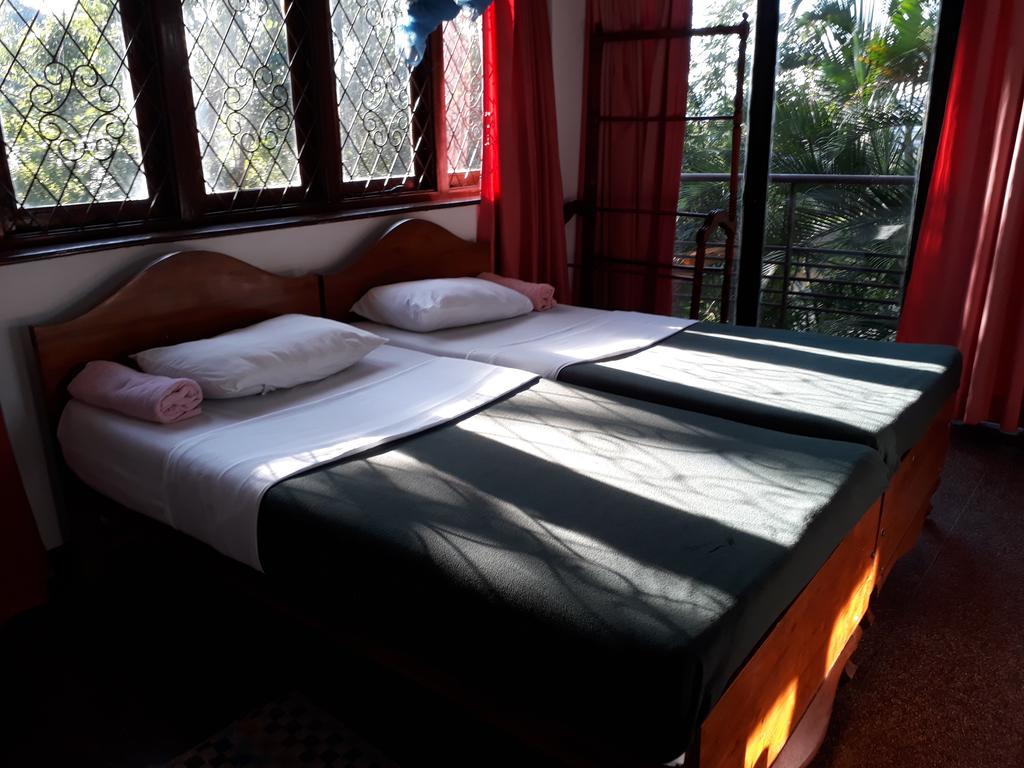 Drop Hostel Kandy Exteriör bild
